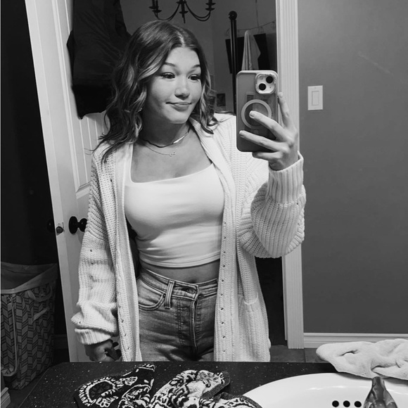 Meet your Posher, Kaylie b - Picture 1 of 1